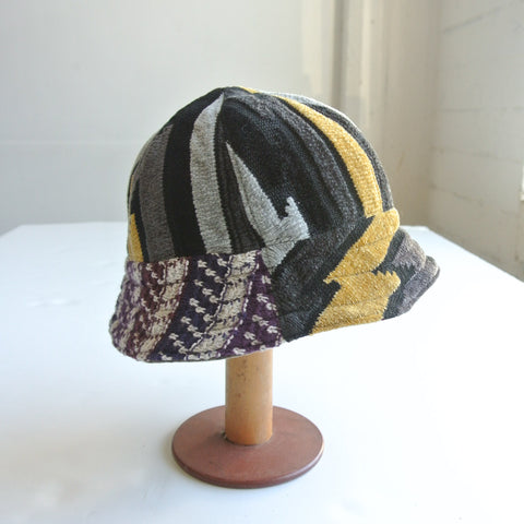 Reworked reversible 6 panels hat s/m (black gold sweater)