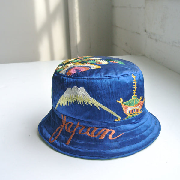 Reworked bucket hat Japan blue embroidery medium