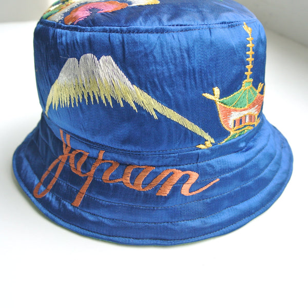 Reworked bucket hat Japan blue embroidery medium