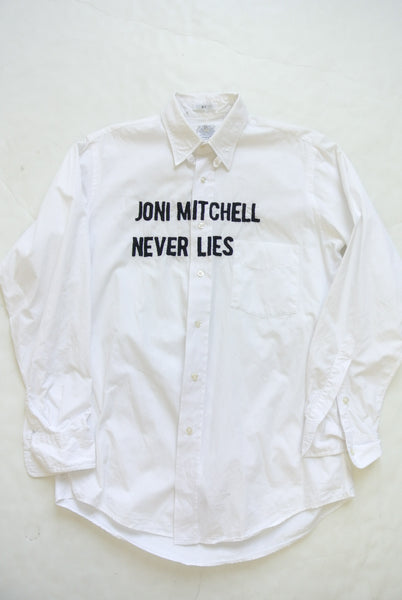 Hand embroidery on vintage shirt "Joni Mitchell never lies"